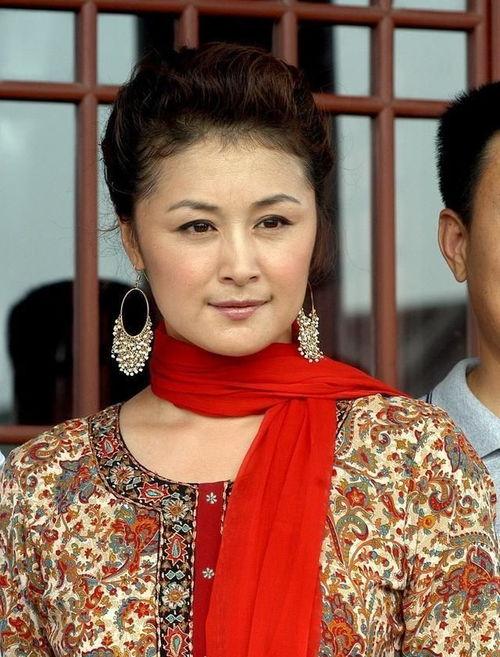 于月仙个人资料年龄,于月仙，岁月沉淀下的优雅与智慧